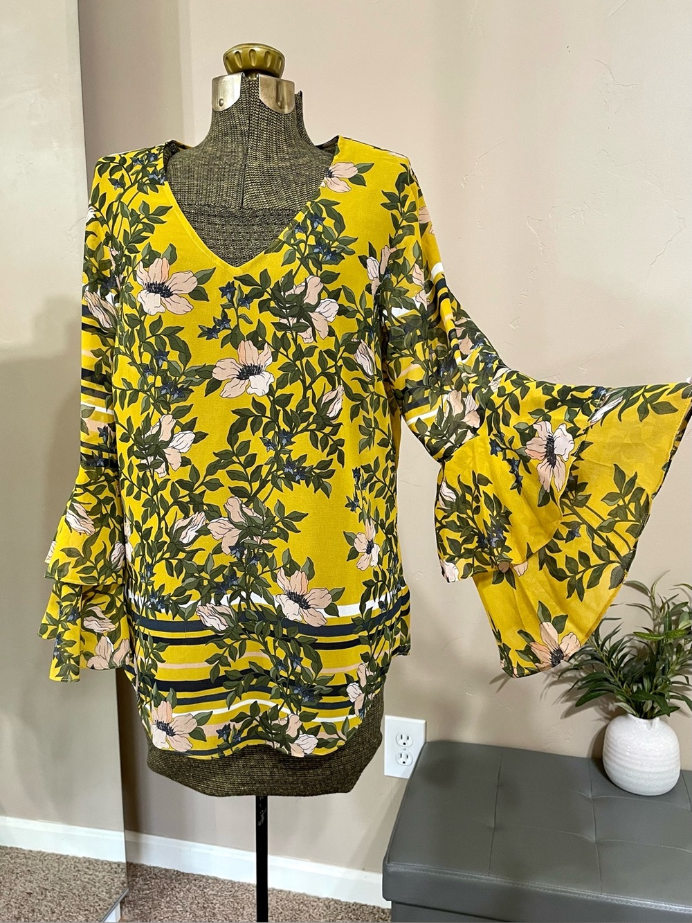 Cabi Spring Scene 5518 Yellow Floral Bell Sleeve Blouse Top Sheer Boho Romantic